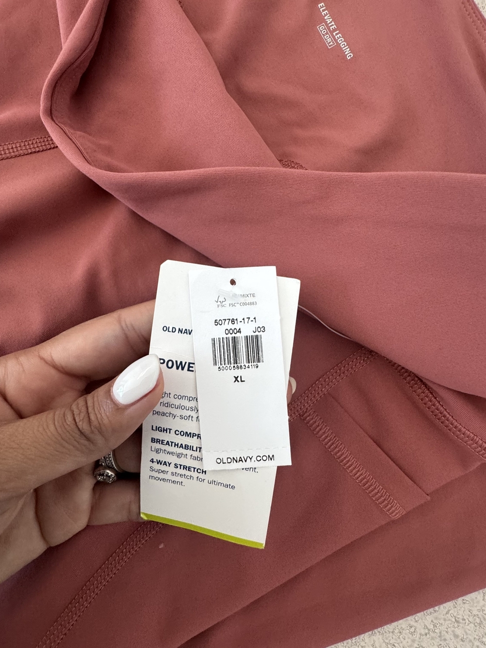 Old Navy Women's Maroon Capri Leggings with Pockets - Picture 2 of 4